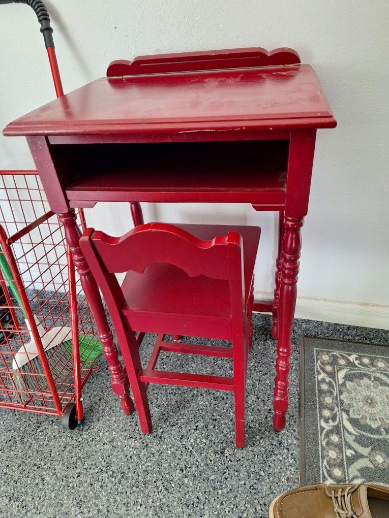 Small Desk With Chair