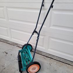 SCOTTS push Reel lawn mower in good condition.