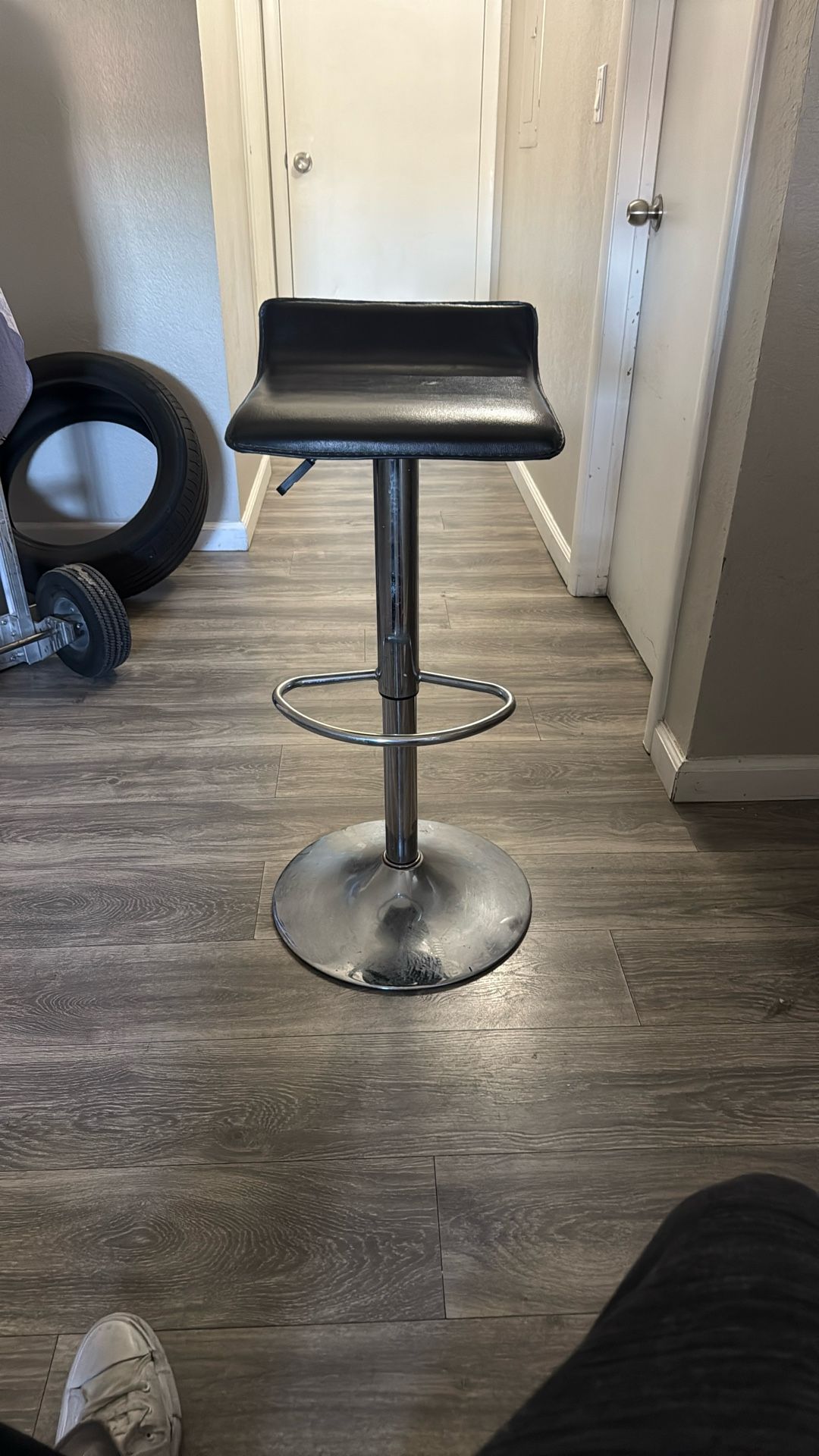 Adjustable Aluminum Bar Stool/