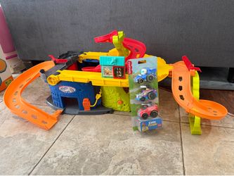 Little People Sit and Stand Skywalker with 3 new race cars