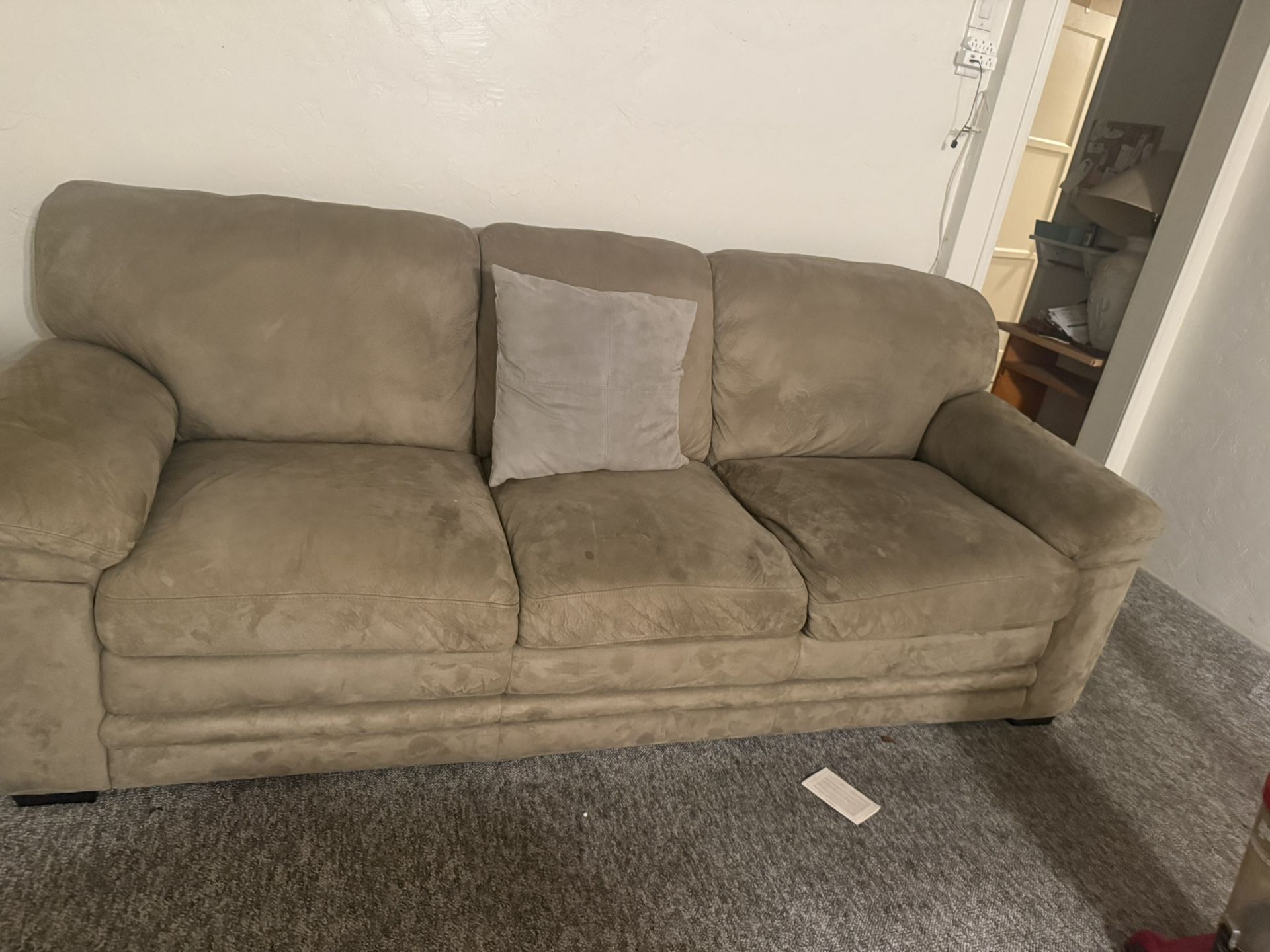 Free Couch   If The Ad Is Up It’s Available 