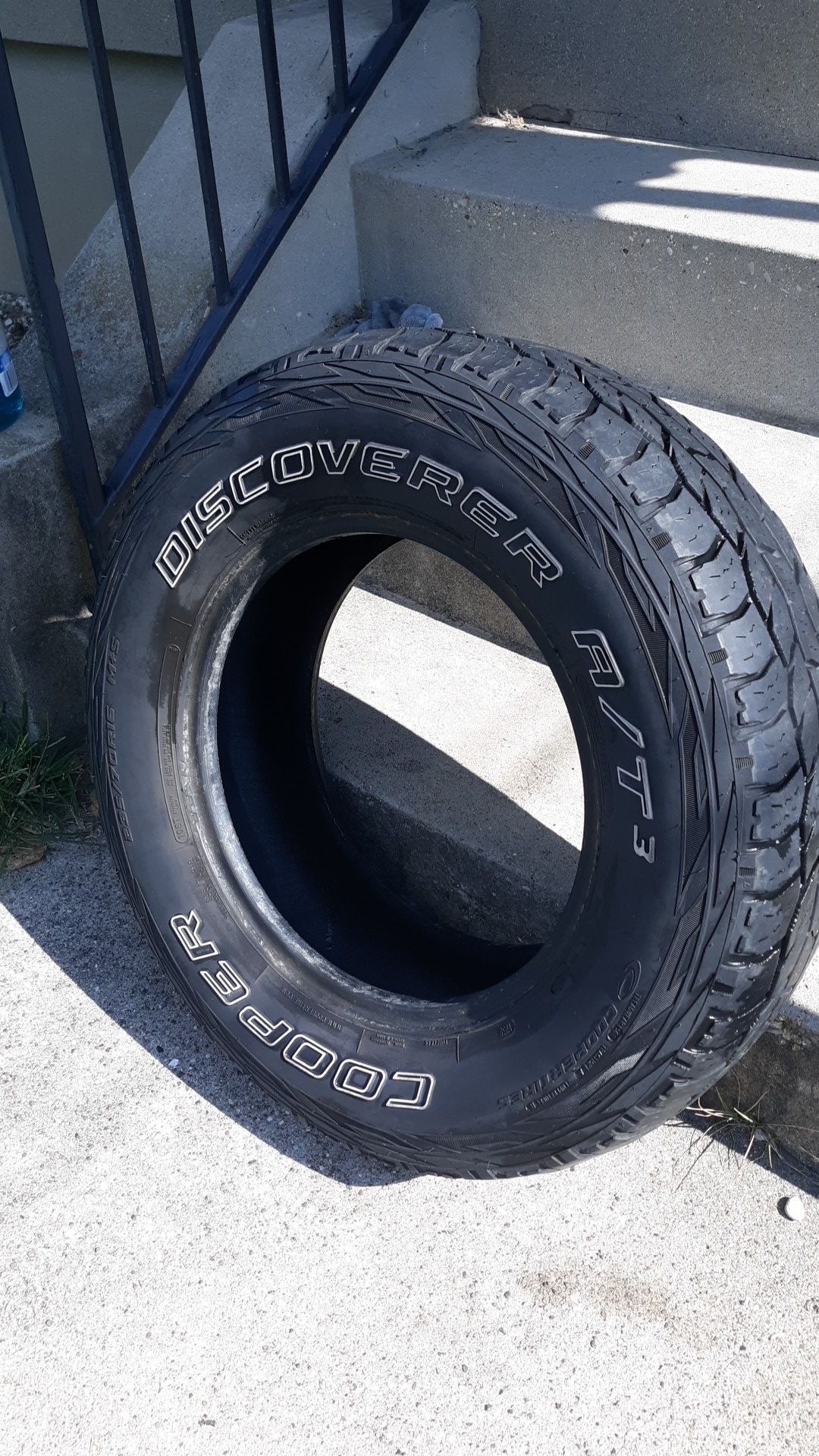 Cooper Discover A/T 3 tire 235/70R16 M+S great condition only 25$