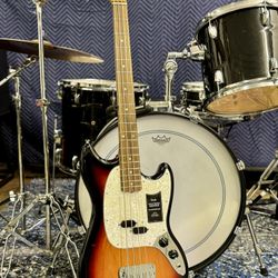 Fender Vintera 60s Mustang Bass, 3-Color Sunburst, Pau Ferro Fingerboard