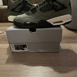 Jordan 4 Undefeated Size 9.5