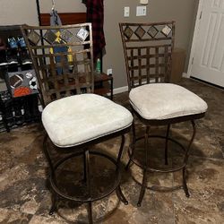 Bar Stools https://offerup.co/faYXKzQFnY?$deeplink_path=/redirect/