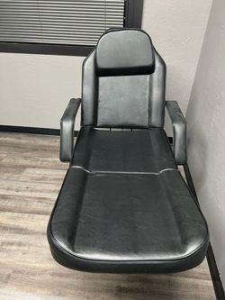 Tattoo chair