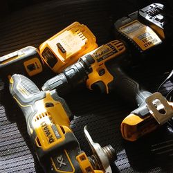 Dealt power driver and grinder one batteries  and the charger