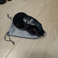 Mic Rode Microphones Stereo VideoMic Pro On-Camera Microphone, 40Hz to 20kHz Frequency Range, 200 ohm Output Impedance