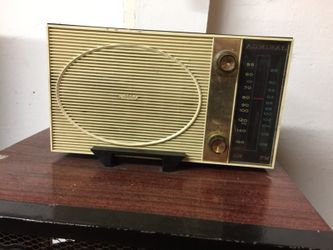 Vintage Admiral Tube AM/FM Radio