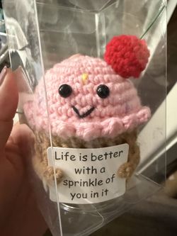 Crochet cupcake with sprinkles with motivational message