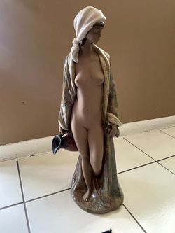 Lladró “Early Awakening” / “Temprano Amanecer” #12369 Porcelain Statue Retired Collection