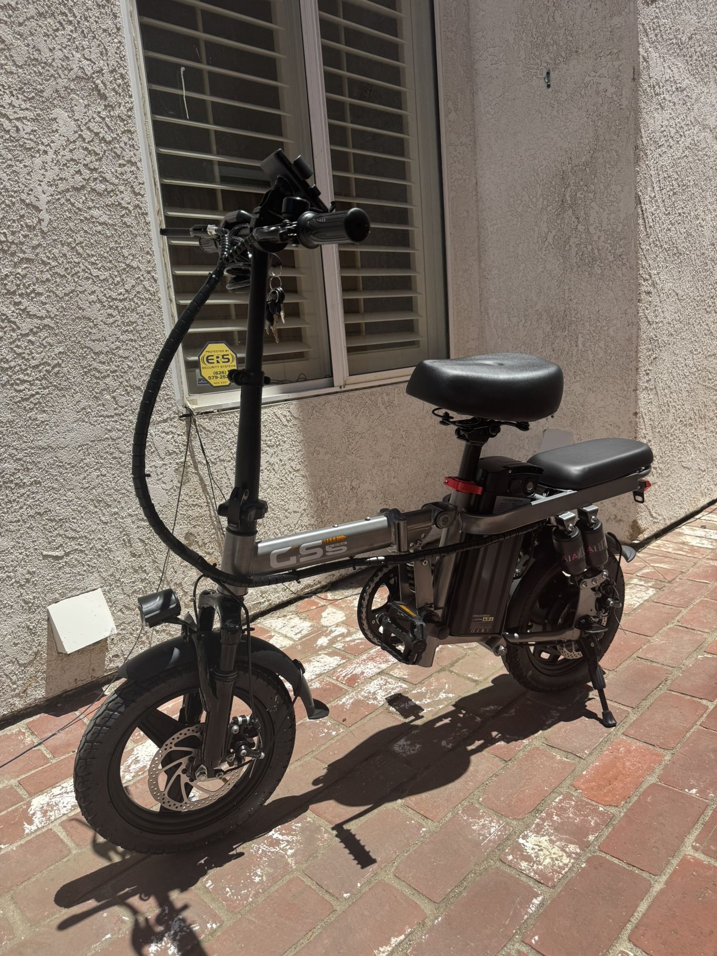 Folding electric bicycle