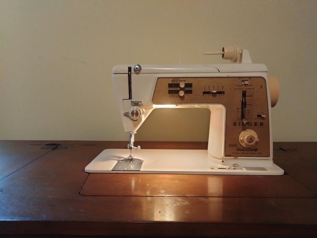  Sewing Machine With Built-in Table