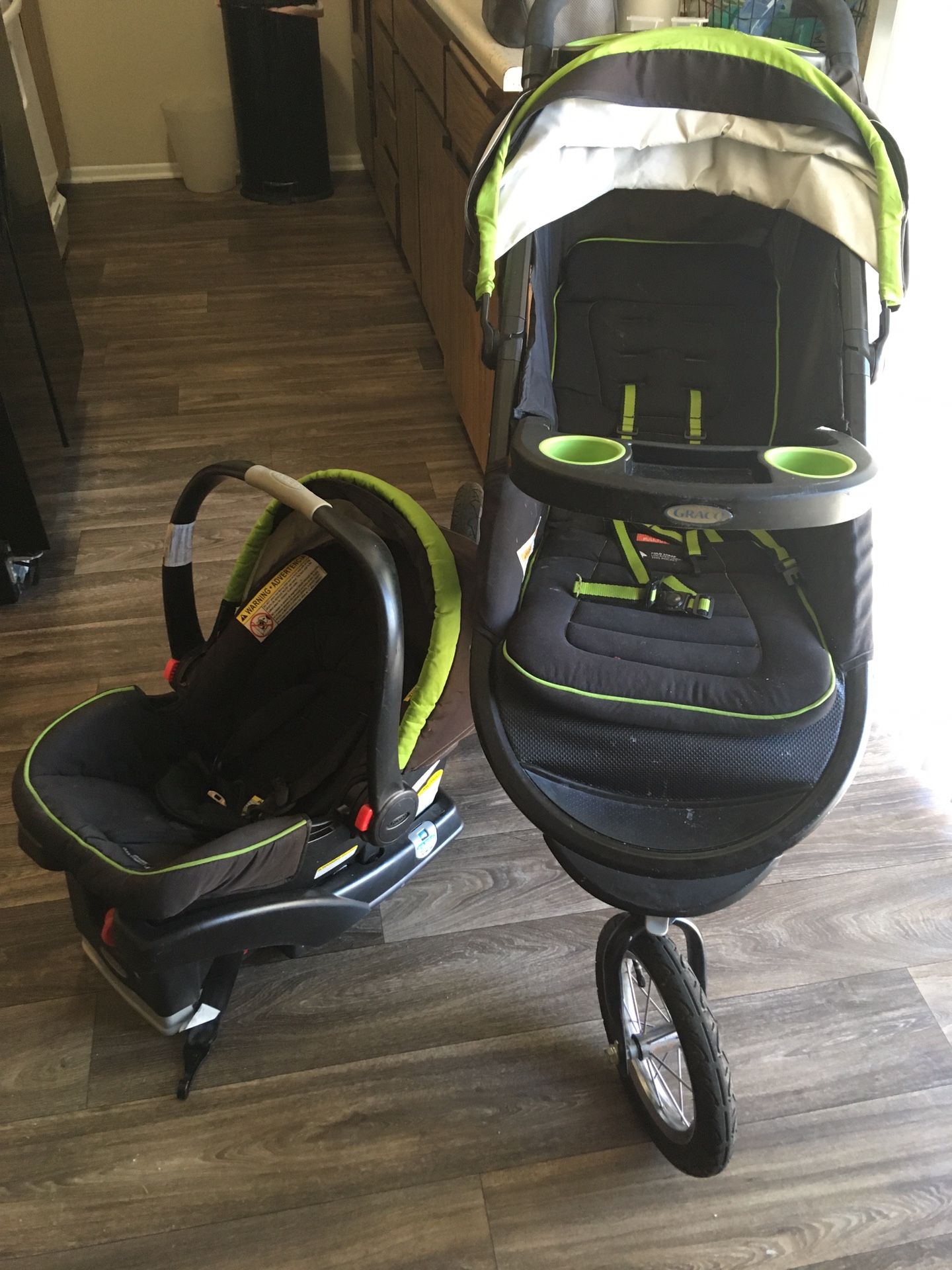 Graco stroller and car seat will deliver Menifee area this Aug. 29