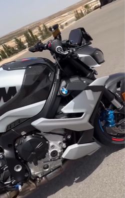2023 BMW M 1000 R