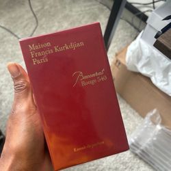 Baccarat rouge 540 extrait unisex fragrence cologne and perfume