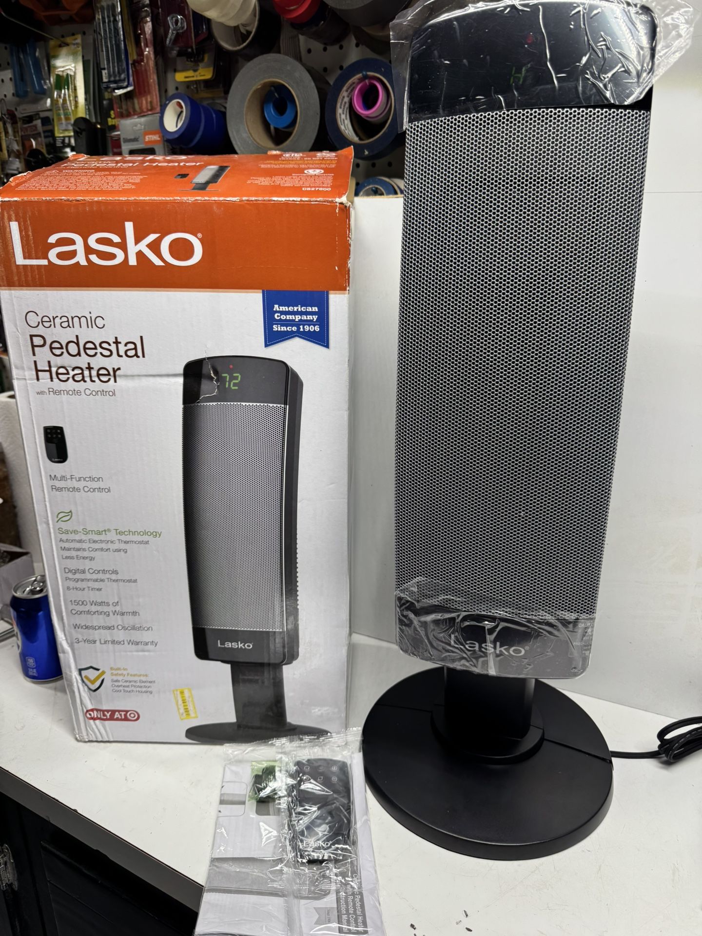New Lasko Pedestal Heater With Remote 1500Watt. Must Pickup
