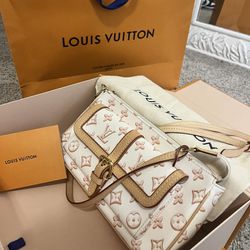 Authentic Louis Vuitton Pochette 