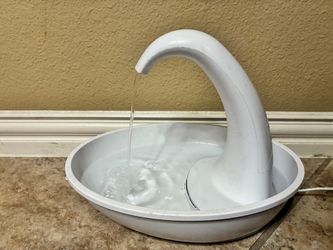 Pet Swan Pet Drinking Fountain - $14