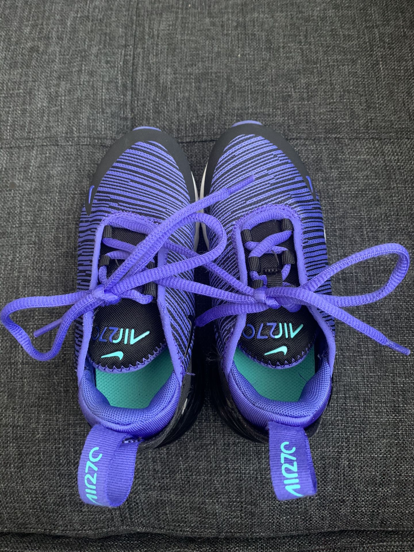 Nike 270s size 11c