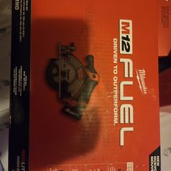 Milwaukee 5 3/8 Circular saw Kit 