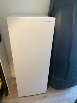 Insignia 7 Cu. Ft. Upright Freezer