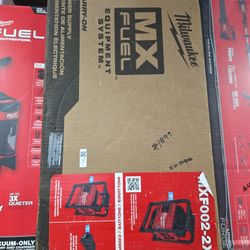 Milwaukee
MX FUEL 3600-Watt/1800-Watt Lithium-Ion Battery Powered Push Start Portable Power Station Battery Generator