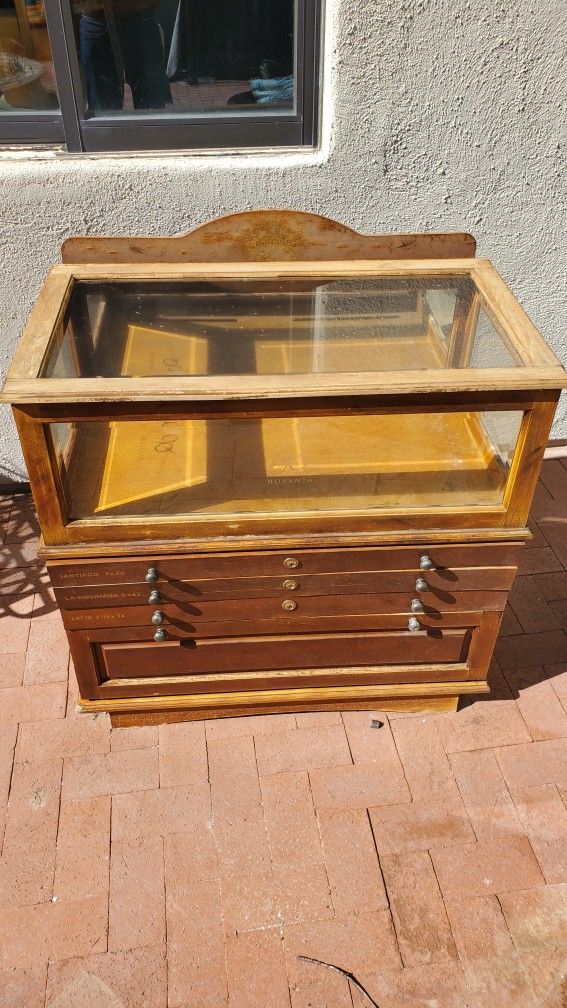 Cigar Humidor / Display Case