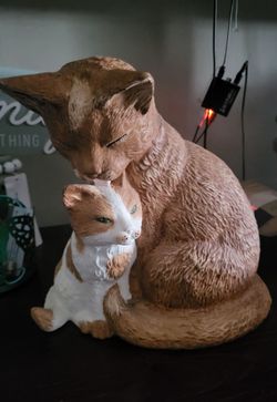 Cats statue