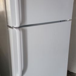 General Electric Refrigerator APARTAMENT FIRM PRICE 