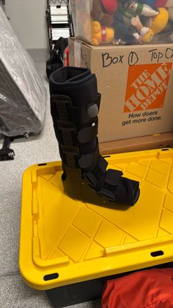 medium walking boot deroyal Air Walker