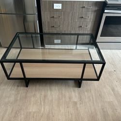 Modern style glass top metal frame coffee table 