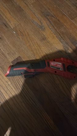 Milwaukee Cordless tubing cutter 2471-20