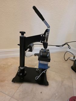 Heat press for caps and hats. Swing-away design. In original box.