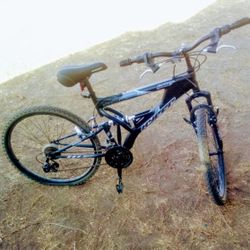 Black hyper mountain bike sale