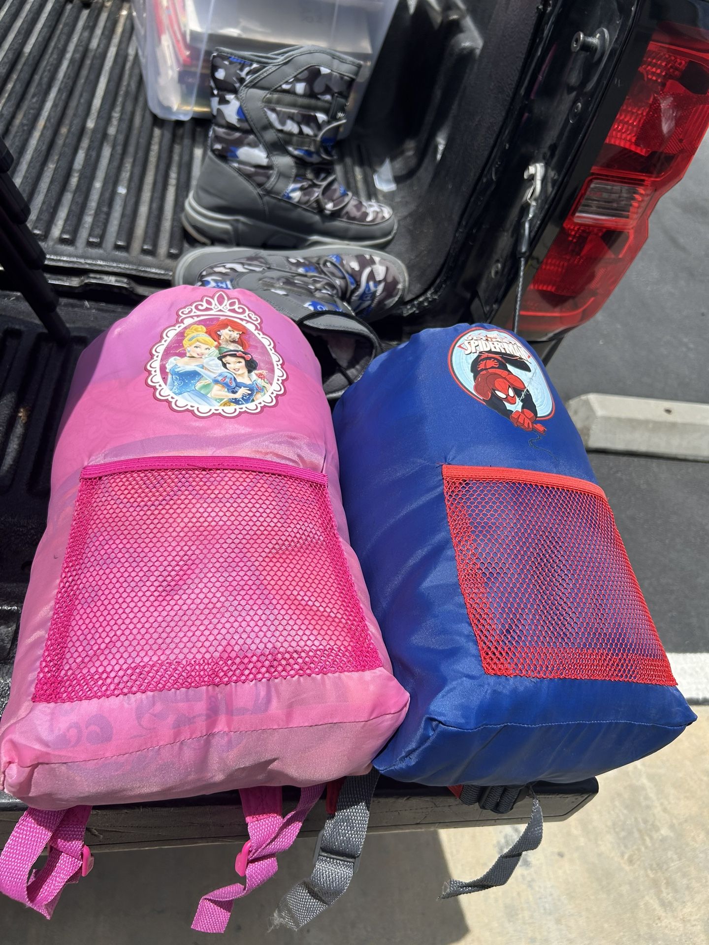 2 Kids Sleeping Bags