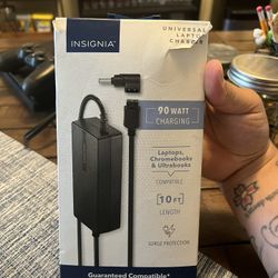 Insignia Universal Laptop Charger (10 Ft) 