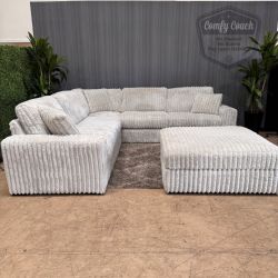 🛋️ Ashley’s Stupendous Sectional Sofa & Ottoman (Delivery Available!! )