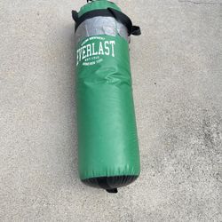 EVERLAST BOXING BAG