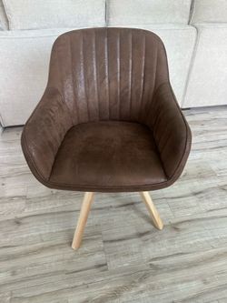 Brown Swivel Computer Chair – Excellent Condition
