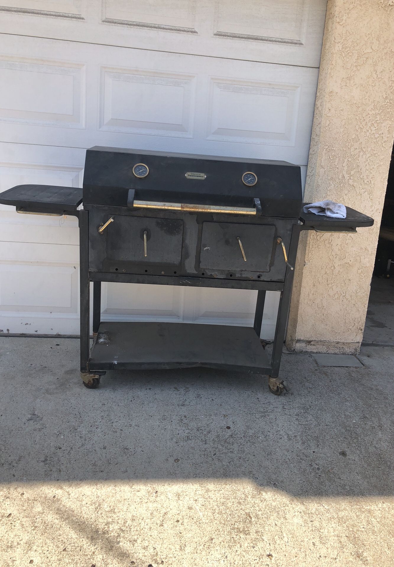 Brinkmann Professional Dual Zone Charcoal Grill BBQ for Sale in San