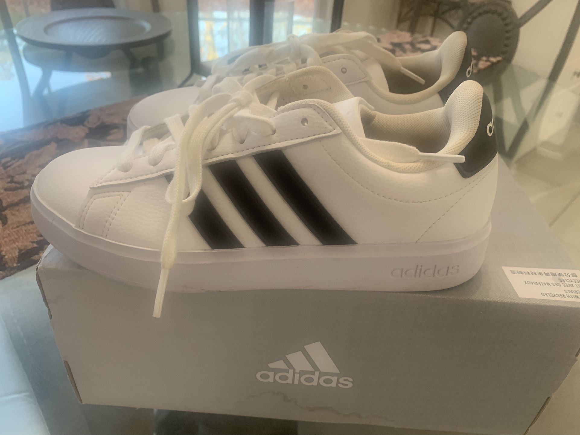 Ladies Leather Adidas Size 6 1/2 $45