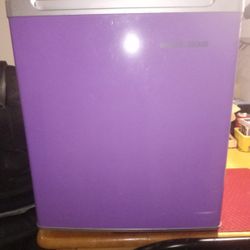 Mini Fridge - Black & Decker 