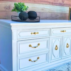 Stunning Vintage White & Gold Bedroom 