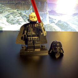 Darth Vader Lego Minifigure (2 Piece Helmet)