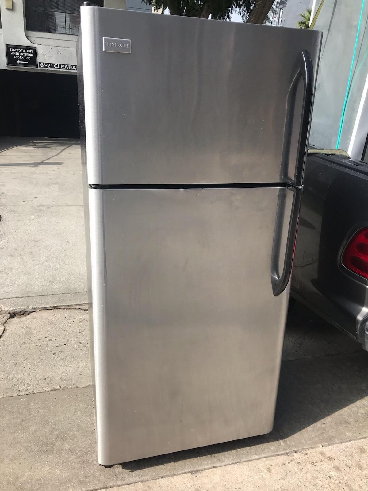 $280 Frigidaire stainless 18 cubic fridge include delivery in the San Fernando Valley a warranty and installation