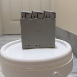 DJI Mini 4 Pro Intelligent Flight Battery Plus (x3) + Charging Hub – Excellent Condition