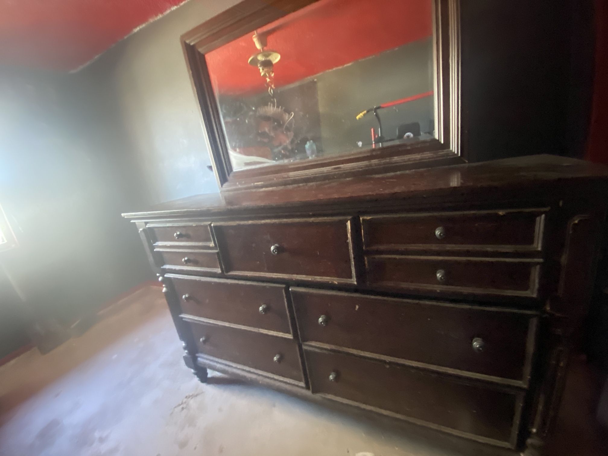 Dresser With Mirror