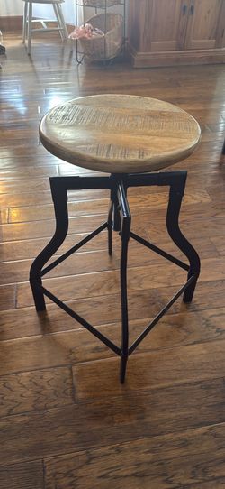 2 barstools