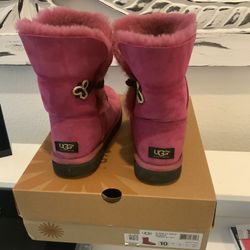 Ugg Women Boots w/ gold Mariko purple 10  